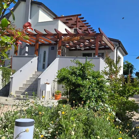 Luce Apartman Brzac